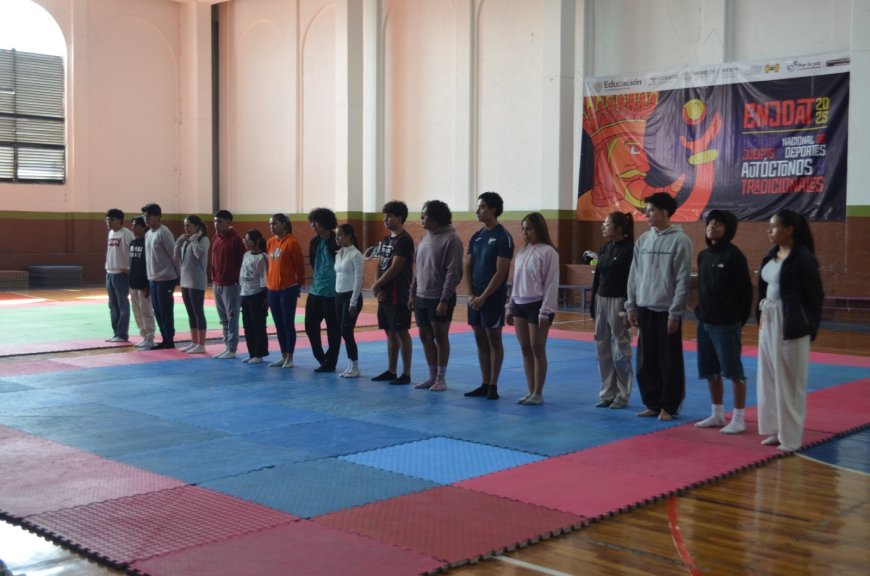 Respaldan labor de clínica de capacitación del karate