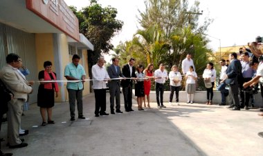 Entrega gobernador la secundaria 14 rehabilitada
