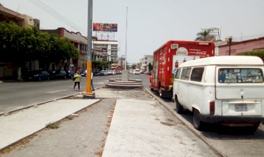 Abandonado luce en Cuautla el Monumento a la Bandera
