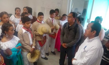 Buscan jóvenes antorchistas mejores condiciones para la Casa de Cultura