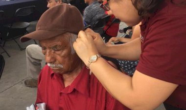 Aparatos auditivos y sillas de  ruedas gestiona DIF-Jiutepec