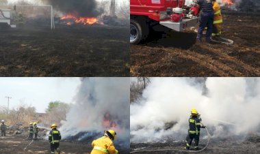 Controlan un voraz incendio en terreno baldío de Acapantzingo