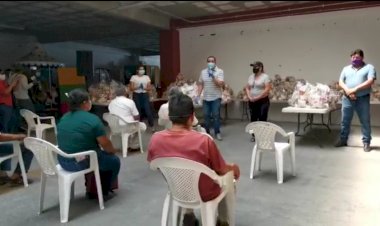 Primera entrega de despensas  a taxistas en Jojutla