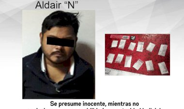 Cae de moto y le descubren doce bolsitas de marihuana