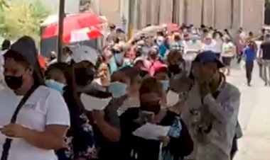 Largas filas en Jojutla de jóvenes  para 2a dosis de vacuna anticovid