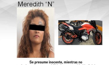 Apuntan a esta joven por conducir  sin cuidado; su moto era robada