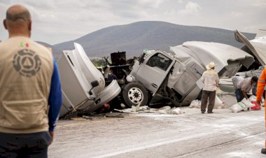Tragedia y muerte en la Siglo XXI,  al colisionar vehículos pesados