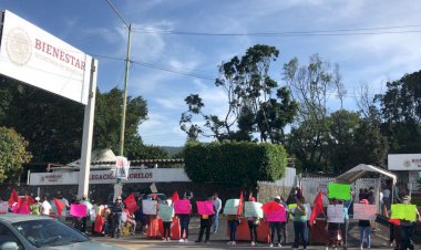 Se plantaron en la S. de Bienestar miembros de antorcha campesina