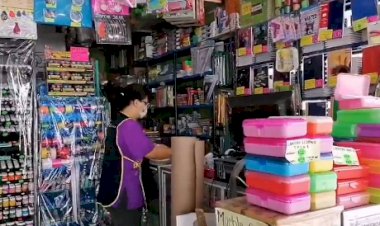 Se quejan padres de familia por  alto costo de la papelería escolar