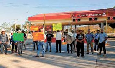 Ejidatarios de Tlayacapan y Yautepec, furiosos con la SCT; realizan bloqueo
