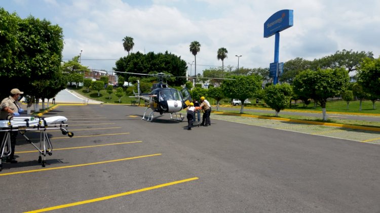 En helicóptero trasladaron a mujer herida en accidente