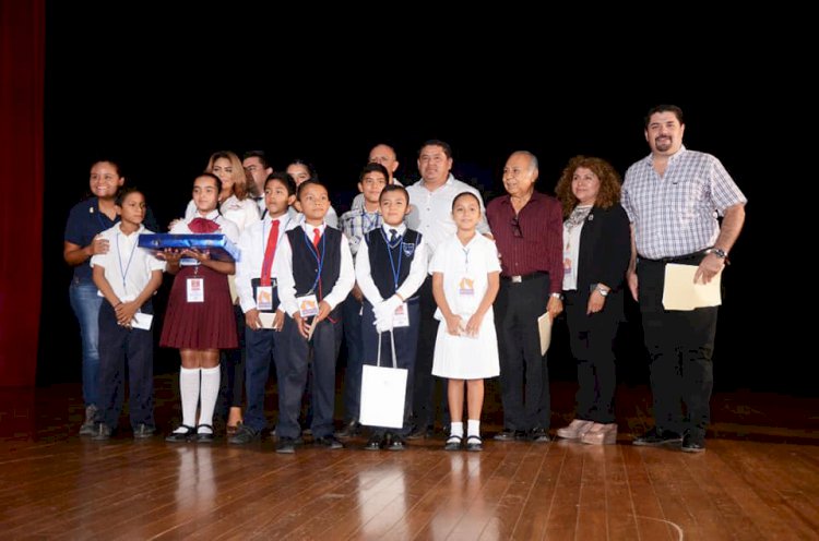 Obtiene alumna de la «Narciso Mendoza» el primer lugar en concurso de oratoria