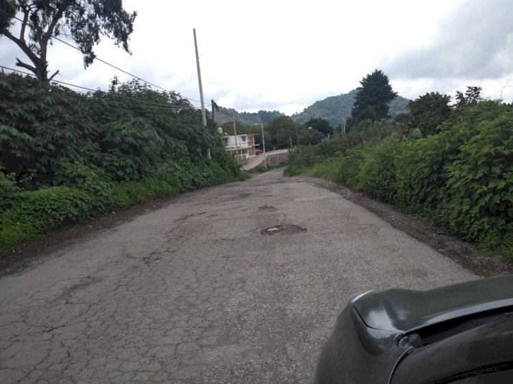Angostas y con baches las rutas de  evacuación de poblados cercanos al Popo