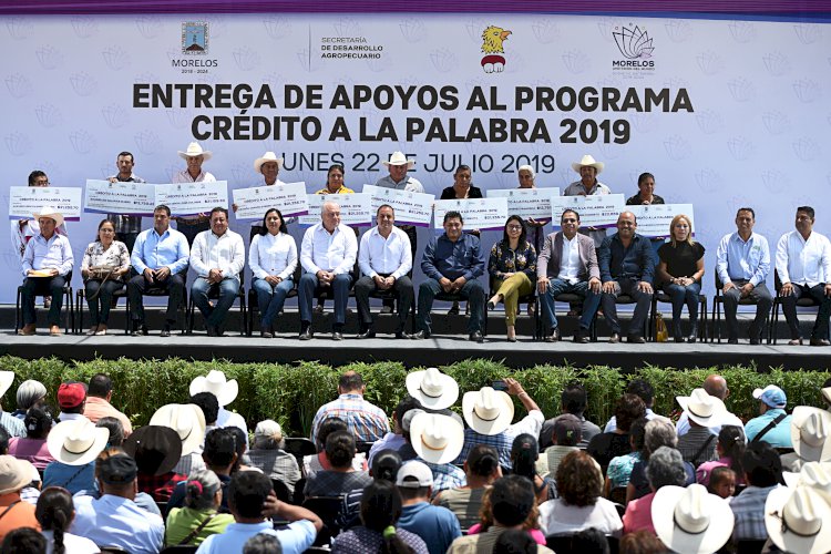 Entrega Cuauhtémoc apoyos de  «Crédito a la Palabra» a campesinos