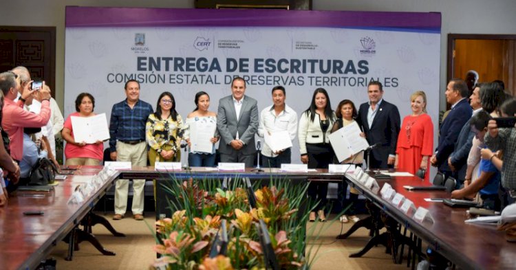 Entrega Cuauhtémoc Blanco escrituras  a familias de 16 municipios de Morelos