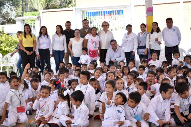 Entrega gobierno de Jiutepec  material didáctico a 71 escuelas