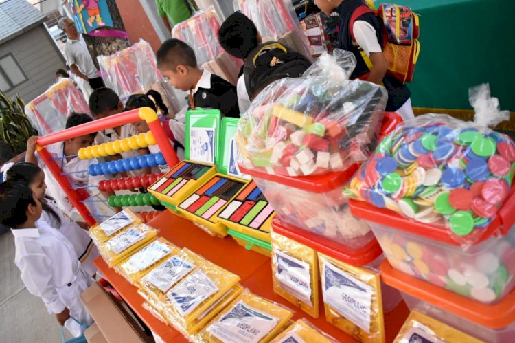 Entrega gobierno de Jiutepec  material didáctico a 71 escuelas