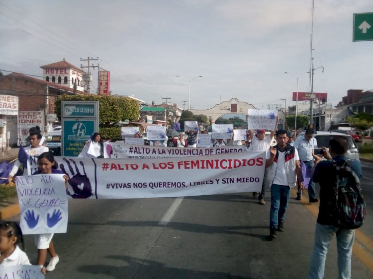 Marchan contra los feminicidios y  violencia de género en Cuautla
