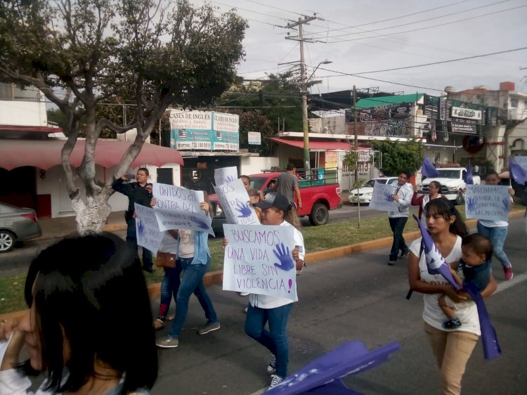 Marchan contra los feminicidios y  violencia de género en Cuautla
