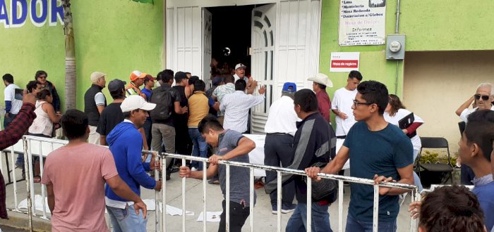 Un grupo de choque reventó la  asamblea de Morena en Cuautla
