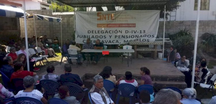 Demandan jubilados al SNTE e IEBEM pago de aguinaldo