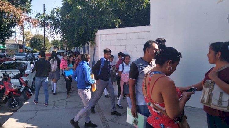 Protestan familias del CBTis76 por altos costos de cuotas escolares