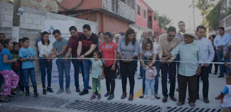 Inaugura Juan Ángel Flores, drenaje, sanitario y pavimentación en calles de Tlatenchi