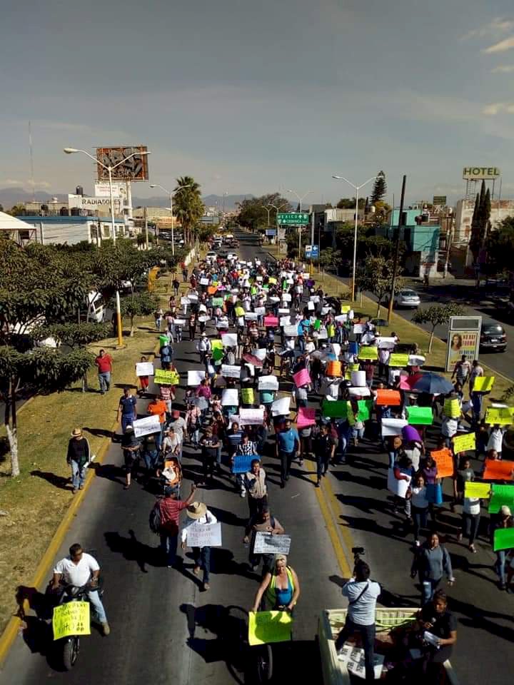 Marchan cientos en favor de policías suspendidos de Cuautla