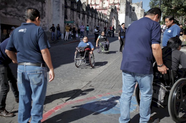 Cuernavaca fomenta inclusión a personas  con discapacidad, mejora accesos urbanos