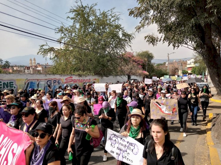 ¨¡Ni una más!¨, cientos de mujeres  marchan por calles de Cuernavaca