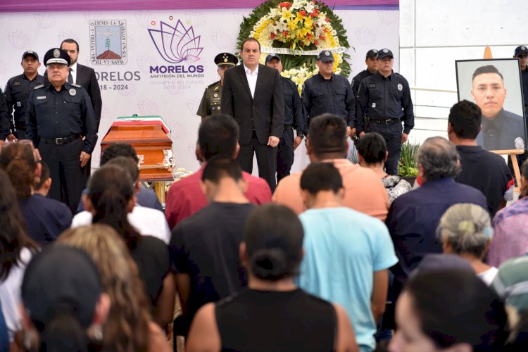 Encabezó Blanco Bravo homenaje a policía caído