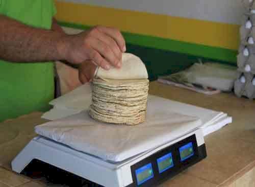Anuncian industriales de la masa  aumento en el precio de la tortilla