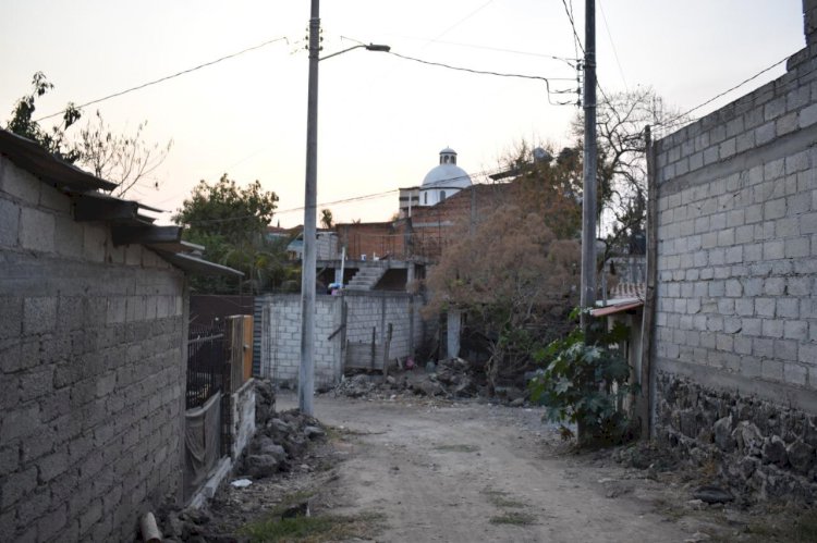 Gobierno de Jiutepec electrificó calles en la colonia Josefa Ortiz