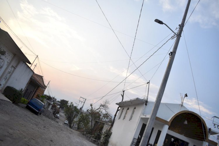 Gobierno de Jiutepec electrificó calles en la colonia Josefa Ortiz