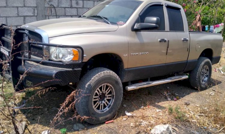 Aseguran dos vehículos con  reporte de robo, en Ayala
