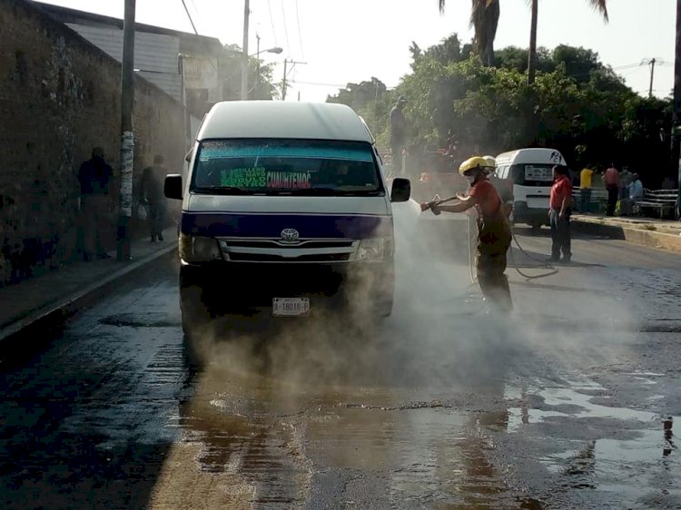 Sanitizan en Cuautla las rutas y taxis para  garantizar a usuarios sanidad de unidades