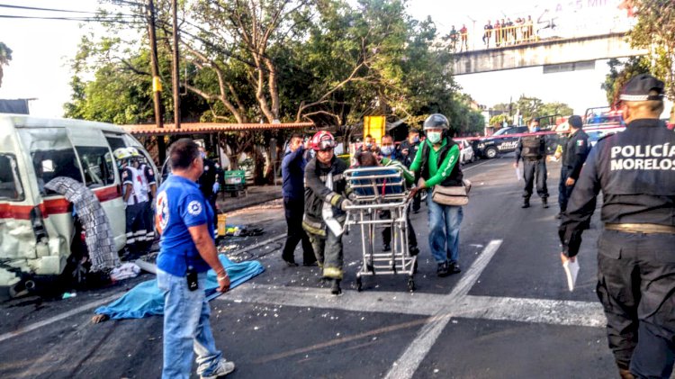 Informan que se brinda atención médica a heridos por accidente vial en Cuautla