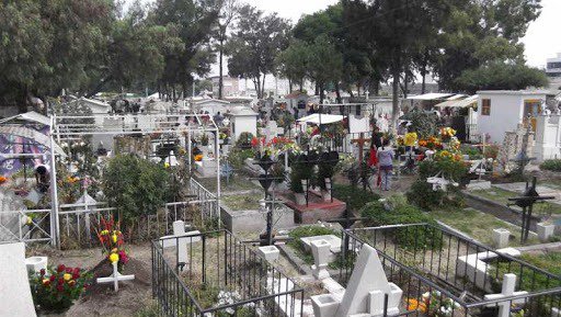 Llevan al cementerio a 5 muertos por covid