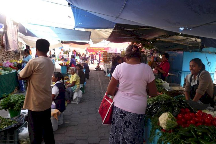 Tianguis de Jonacatepec,  en pugna de comerciantes