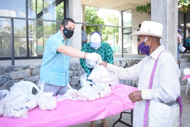 Entregó pollos DIF Morelos  en Jojutla hacia 500 familias