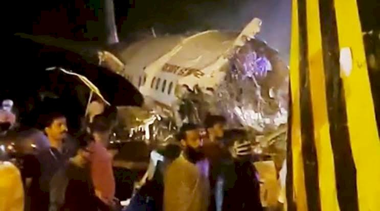 Avión con 190 pasajeros se parte en dos en India: 11 muertos