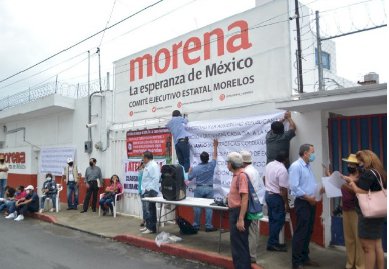 Militantes de Morena  confrontan a dirigentes