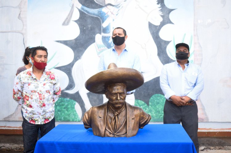 Entregó Juan Ángel busto del general Emiliano Zapata a primaria de Chisco