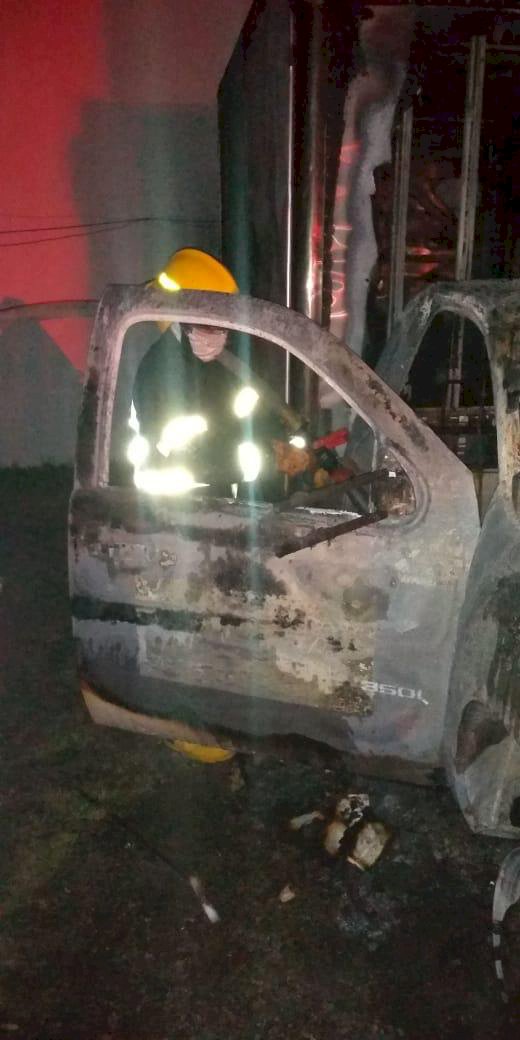 Se incendiaron dos vehículos en Bajada Chapultepec