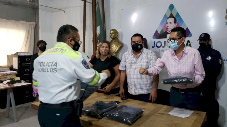 Policías de Tránsito de Jojutla recibieron chamarras e impermeables