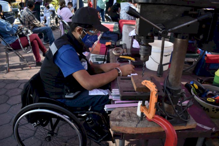 Dona gobierno de Jiutepec reparación de 35 sillas de ruedas