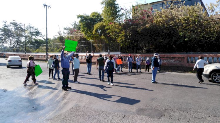 Bloquearon maestros jubilados puntos de la ciudad en protesta