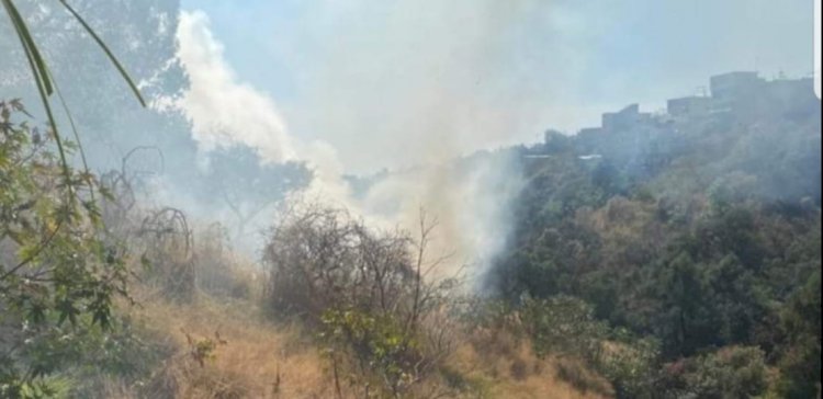 Se registra incendio en la barranca de Ahuatlán, en la Privada Primavera, en Cuernavaca