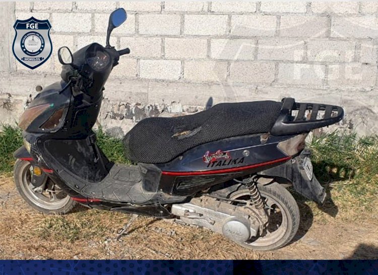 Dos sujetos armados dejaron abandonada moto en Tepoztlán