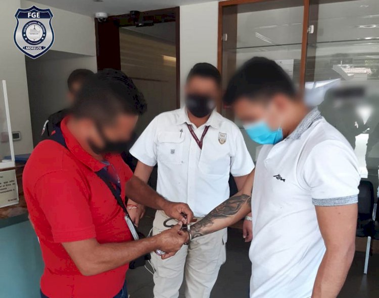 Entrega FGE al INM a colombiano detenido con droga en Mazatepec